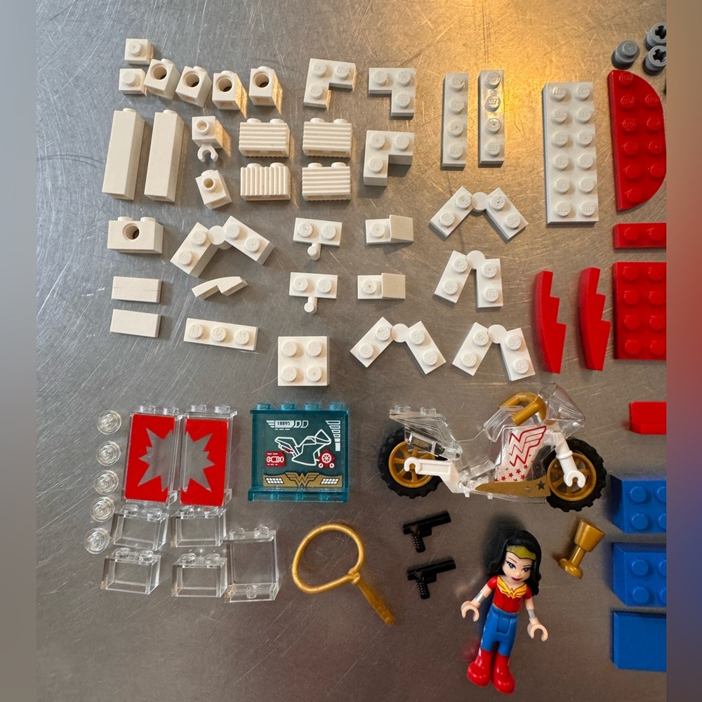 Used Lego DC Super Hero Girls Wonder Woman’s Dorm 41235 - Picture 2 of 6